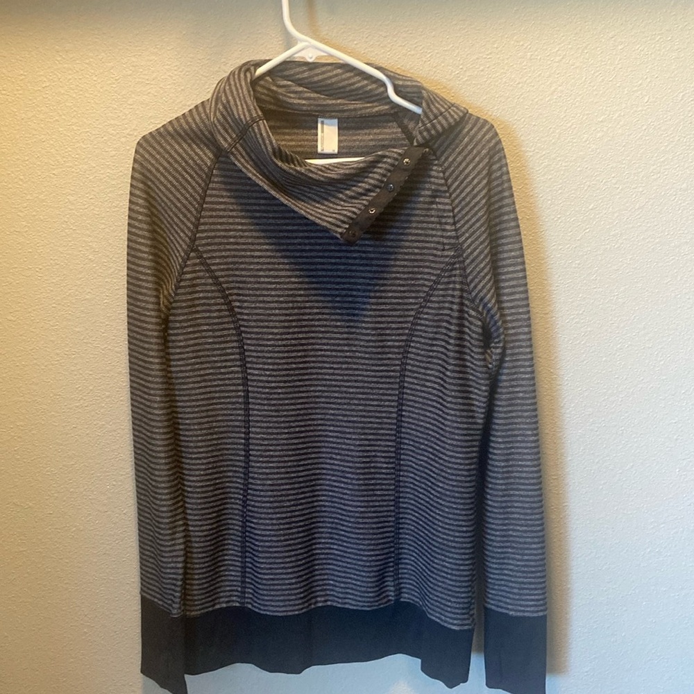 Funnel neck athletic top
